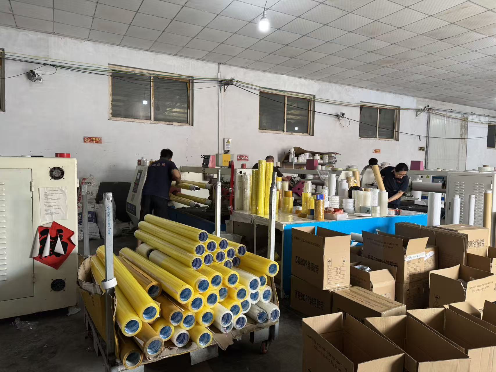 Evento de formação de equipes de fábrica aumenta a coesão na fabricação de fitas adesivas industriais