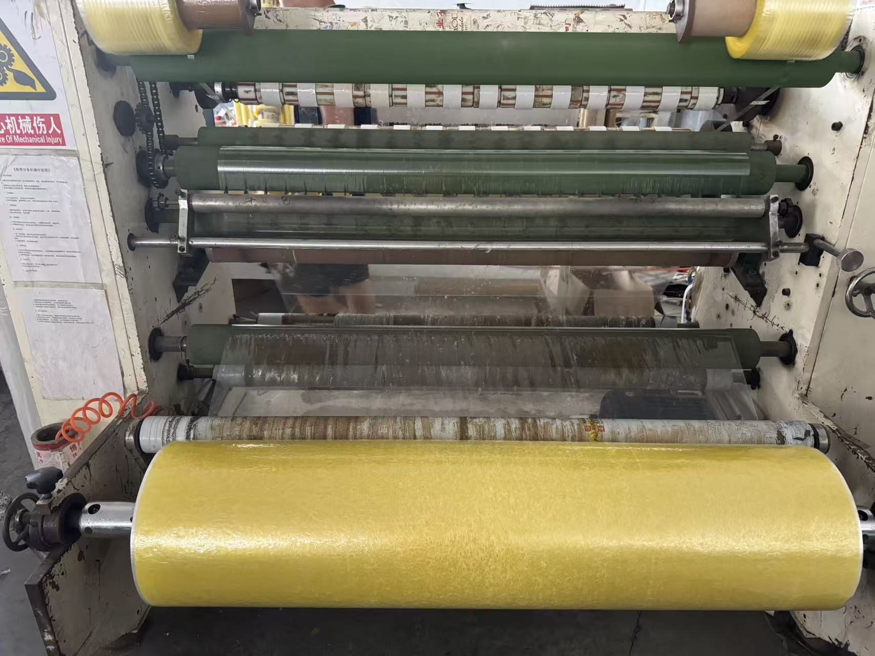 Treinamento de habilidades profissionais otimiza padrões de fabricação de fitas adesivas industriais